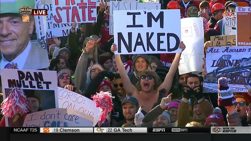 Illustration for article titled Tits Out For The Tide: Your College GameDay Sign Roundup